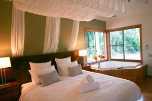 Lake Weyba Cottages Noosa Image