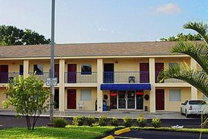 Lakeview Inn and Suites Okeechobee Image