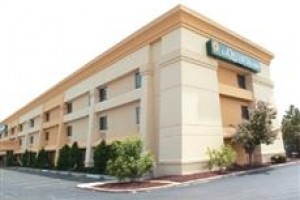 La Quinta Inn Milwaukee Airport voted 3rd best hotel in Oak Creek