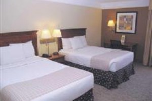 La Quinta Inn & Suites Cincinnati Airport / Florence Image
