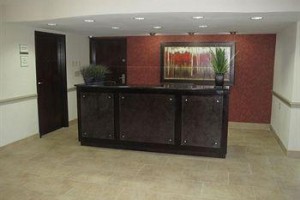 La Quinta Inn & Suites Dallas I-35 Walnut Hill Lane Image
