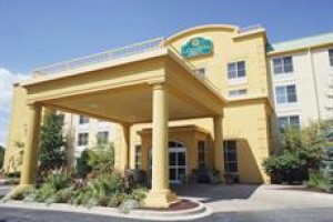 La Quinta Inn & Suites New Berlin (Wisconsin) voted  best hotel in New Berlin