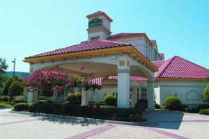 La Quinta Inn & Suites Dallas North Central Image