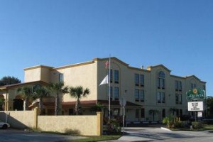 La Quinta Inn & Suites St. Petersburg Northeast Image