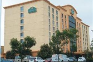 La Quinta Inn & Suites Cincinnati Sharonville Image