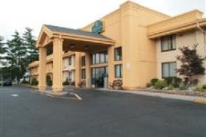 La Quinta Inn & Suites Wayne (New Jersey) voted 3rd best hotel in Wayne 