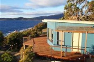 Larus Waterfront Cottage White Beach Image
