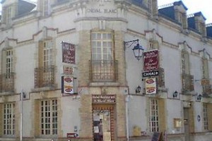 Le Cheval Blanc voted  best hotel in Jargeau