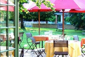 Les Orangeries voted  best hotel in Lussac-les-Chateaux