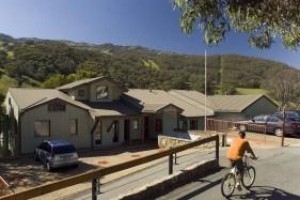 Lhotsky Apartments voted 10th best hotel in Thredbo