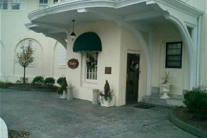 Lighthouse Inn Resort voted  best hotel in New London 