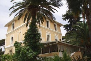 Logis Les Amandiers Hotel Saint-Raphael Image