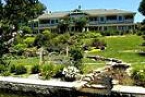 Lookout Point Lakeside Inn Bed and Breakfast Image