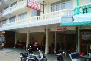 Lung Dee's Guesthouse & Internetcafe Image