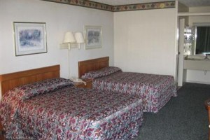 Mariann Travel Inn Scottsburg Image