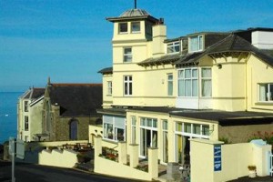 Marine Hotel Criccieth Image