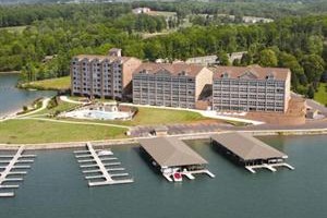 Mariners Landing Golf and Lake Community voted  best hotel in Huddleston