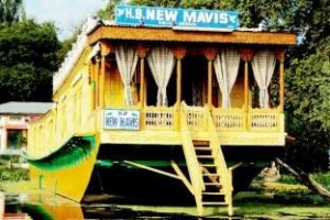 Mavis Group Of House Boat Image