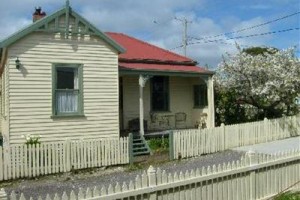 Mcintosh Cottages Strahan Image