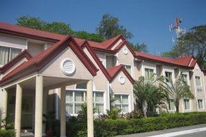 Microtel Inn & Suites Tarlac Image