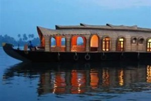 Moonsong Houseboat Image