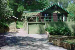 Moosehead Lodge voted  best hotel in Tanjil Bren