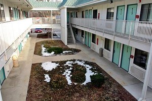 Motel 6 Chicago O'Hare Schiller Park Image