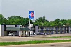 Motel 6 Dubuque Image