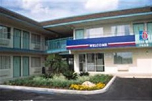 Motel 6 Lantana Image