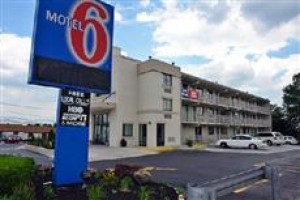 Motel 6 Philadelphia Maple Shade Image