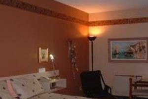 Motel Populaire Image