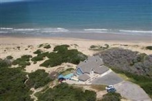 Moya Manzi Beach House voted 10th best hotel in Jeffreys Bay