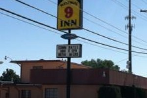 National 9 Inn Image