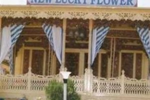 New Lucky Flower Houseboat Image