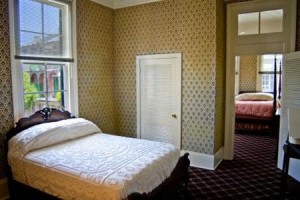 Nine-O-Five Royal Hotel Image