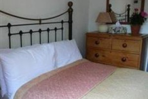 Oak Apple Barn Hotel Chichester Image