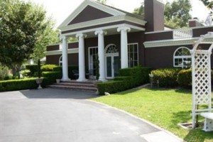 Oak Creek Manor Luxury Bed and Breakfast Image