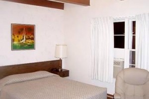 O'Haire Manor Motel & Apartments Image