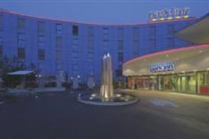 Park Inn by Radisson Zurich Airport Image