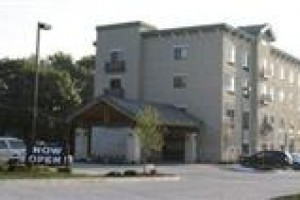Parkwood Inn & Suites Image