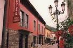 Pena Santa voted 5th best hotel in Onis