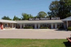 Phil and Anns Sunset Motel Image