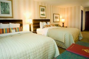 Phoenix Inn voted 4th best hotel in Lake Oswego
