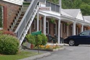 Pilgrim Inn Lee (Massachusetts) voted 5th best hotel in Lee