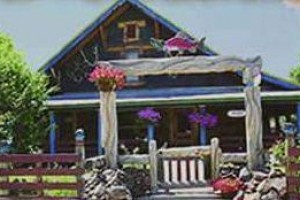 Pine Valley Lodge voted  best hotel in Halfway