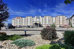 Pomeroy Inn & Suites Grande Prairie Image