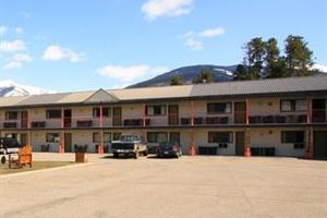 Premier Mountain Lodge & Suites Image