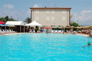 Quadrifoglio Village Image