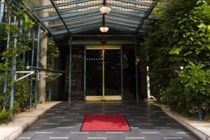 Tiffins on the Park Image