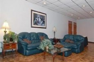 Quality Inn & Suites Hendersonville Image